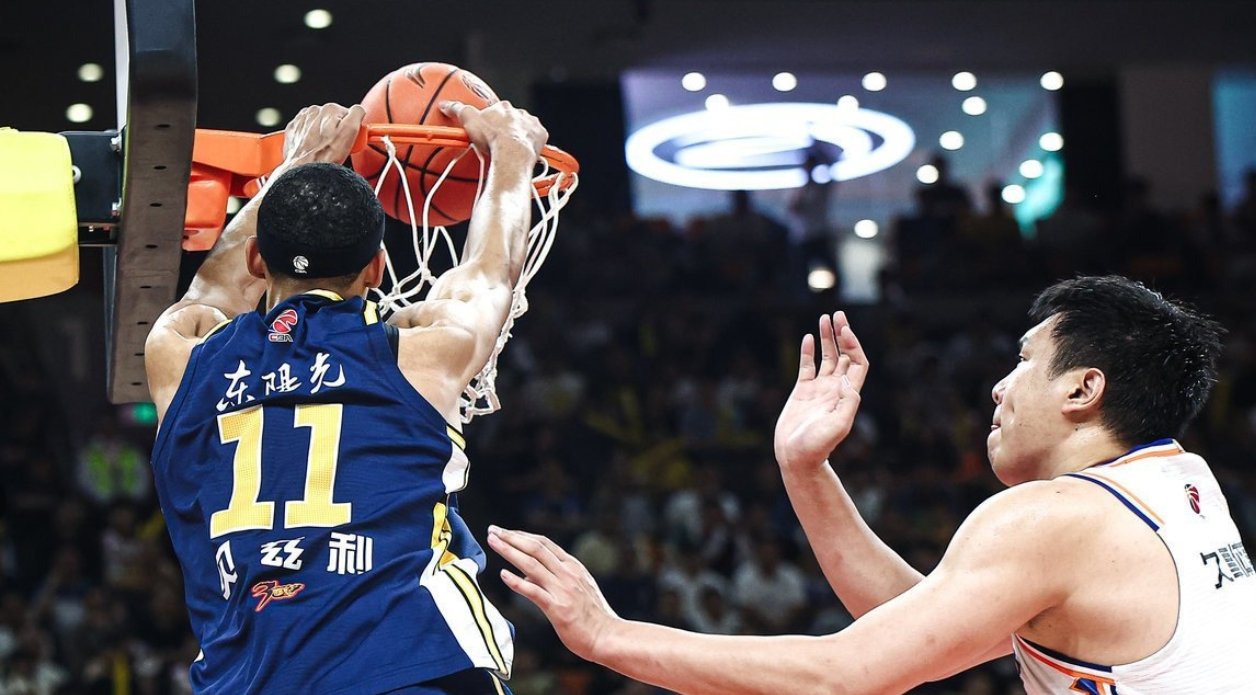 冲刺阶段CBA季后赛焦点战，那不勒斯绝杀压哨，底气十足，更衣室氛围转暖的简单介绍