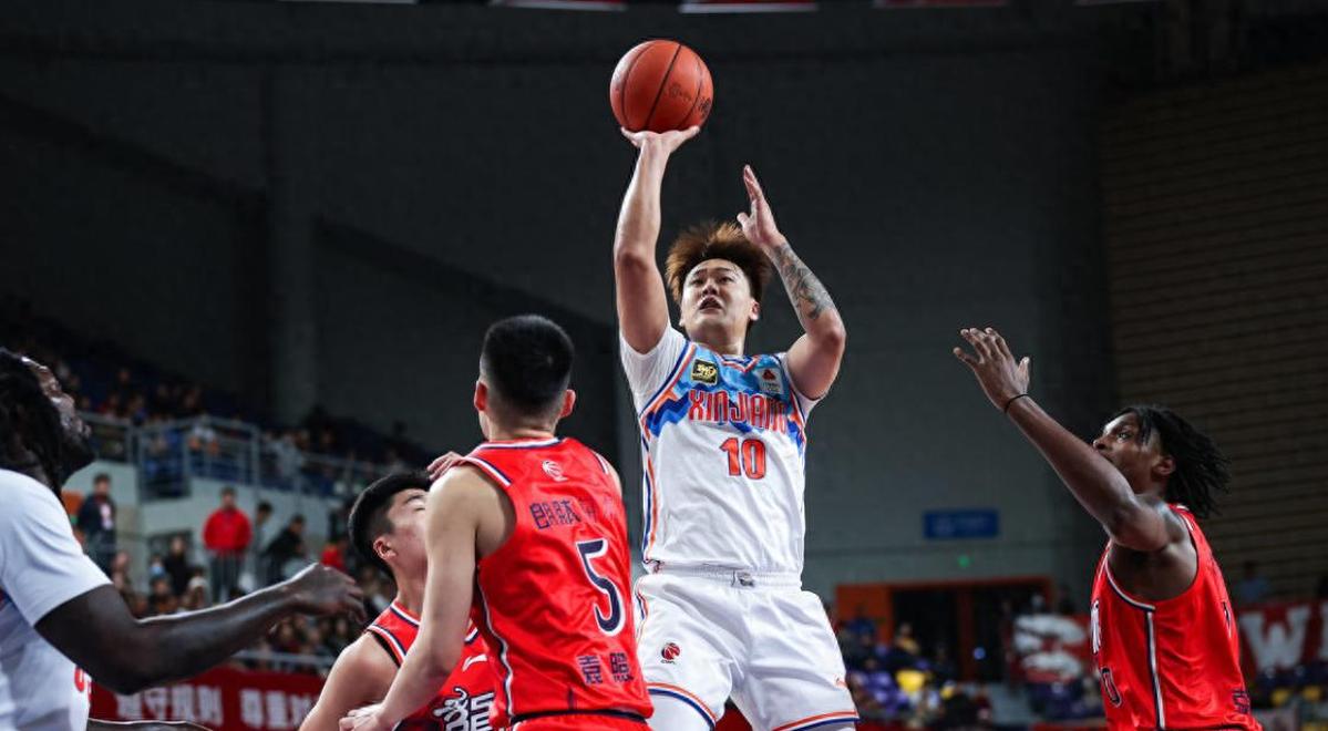 冲刺阶段CBA季后赛焦点战，那不勒斯绝杀压哨，底气十足，更衣室氛围转暖的简单介绍