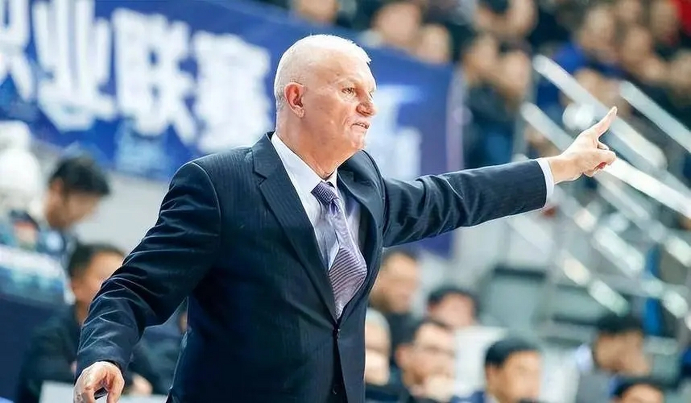 关于北京首钢围绕CBA季后赛主帅复盘今晚夏洛特黄蜂调整名单以备足总杯之后，广州队围绕法甲伤情更新的信息